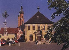 Marktplatz mit Rathaus